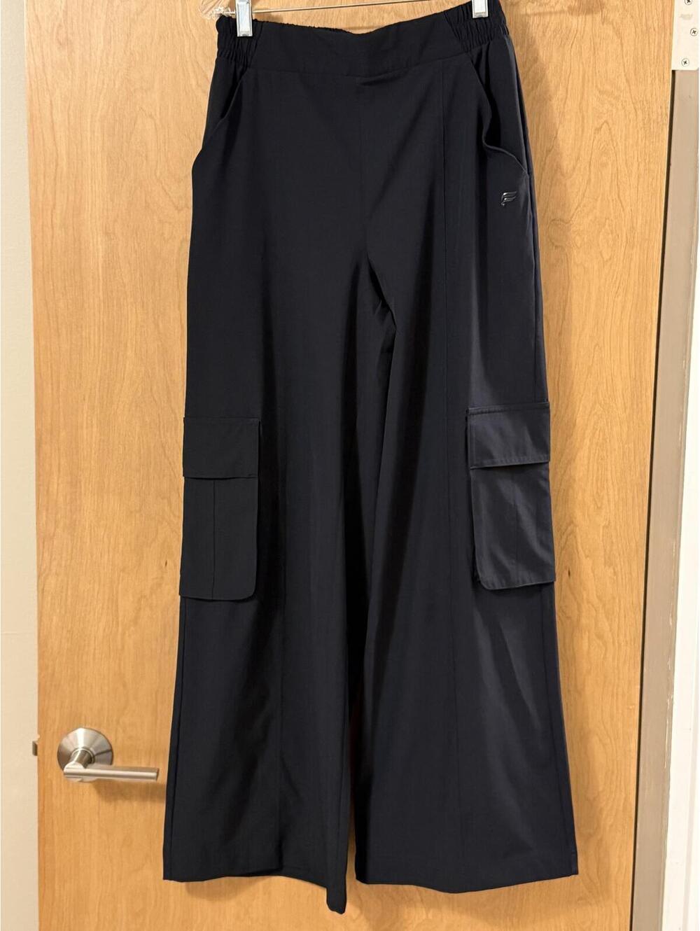 Fabletics Black Wide Leg Cargo Pants Women's XS Regular Elastic Wai